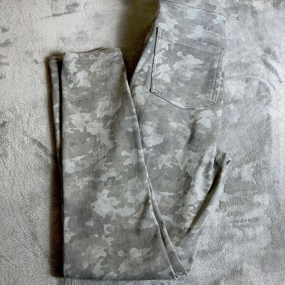 SPANX Camouflage Leggings medium - Picture 6 of 10